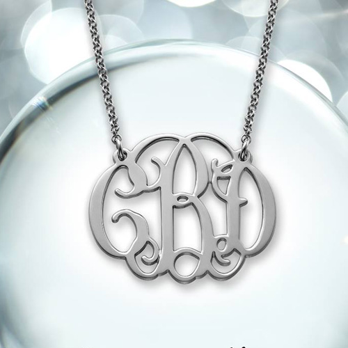 Célébrité monogram necklace